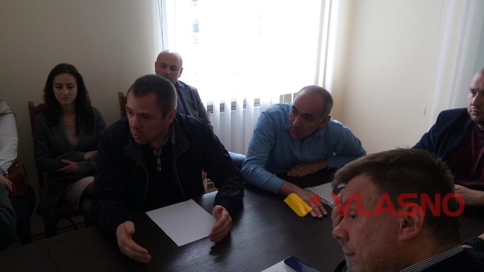 вінницькі депутати обговорюють ДТП за участю патрульних поліцейських фото