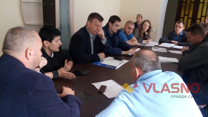 вінницькі депутати обговорюють ДТП за участю патрульних поліцейських фото
