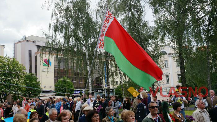 покладання квітів біля Вічного вогню у Вінниці фото