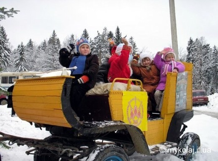 резиденція святого Миколая у селі Пістинь фото