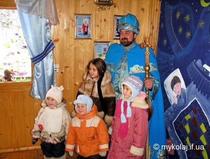 резиденція святого Миколая у селі Пістинь фото