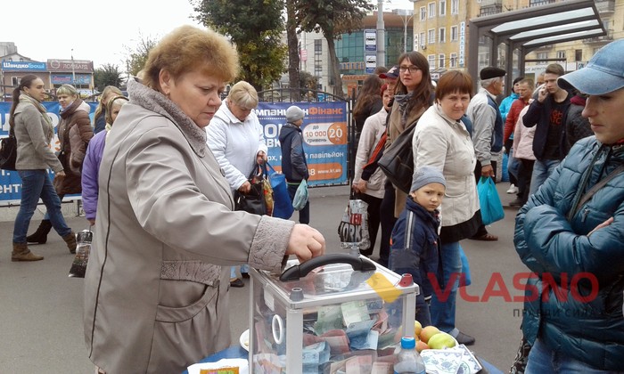 благочинний концерт біля Центрального ринку у Вінниці фото