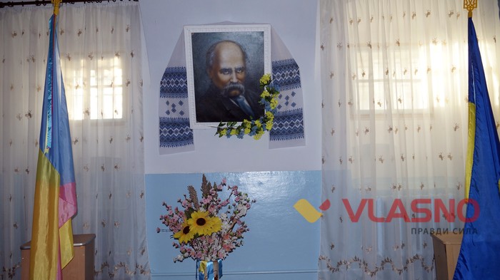 палац Холоневських в Іванові фото