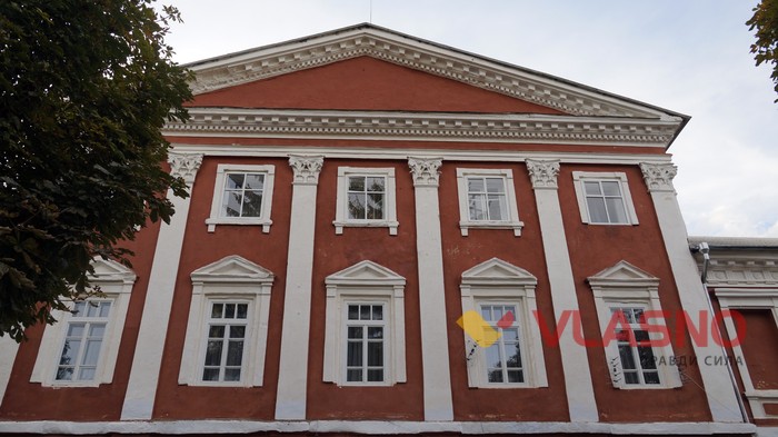 палац Холоневських в Іванові фото