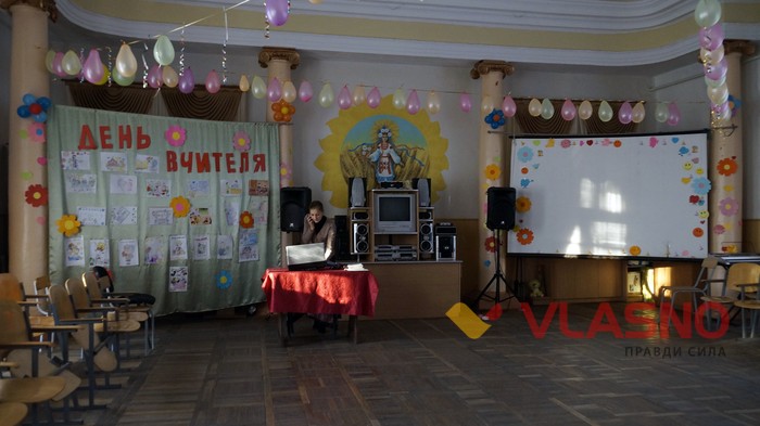 палац Холоневських в Іванові фото