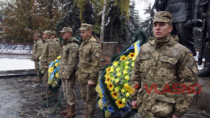 покладання квітів до Дня захисника України у Вінниці фото