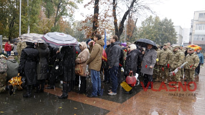 покладання квітів до Дня захисника України у Вінниці фото