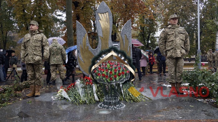 покладання квітів до Дня захисника України у Вінниці фото