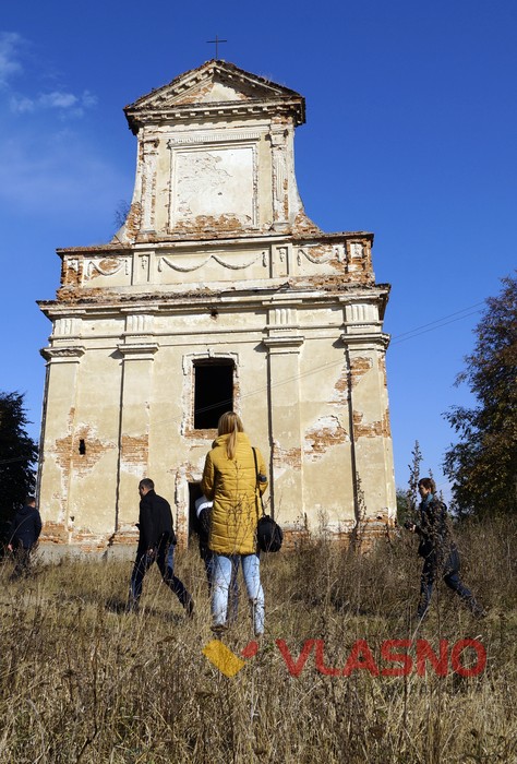 костел у селі Межирів фото