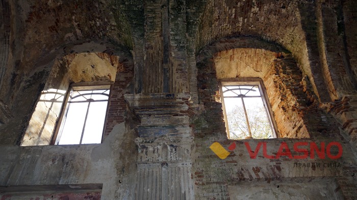 костел у селі Межирів фото