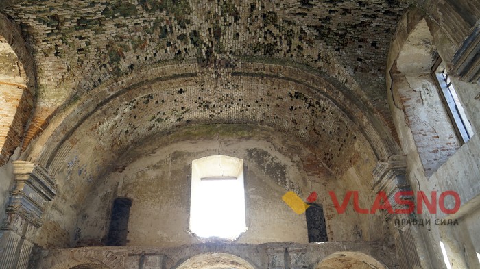 костел у селі Межирів фото