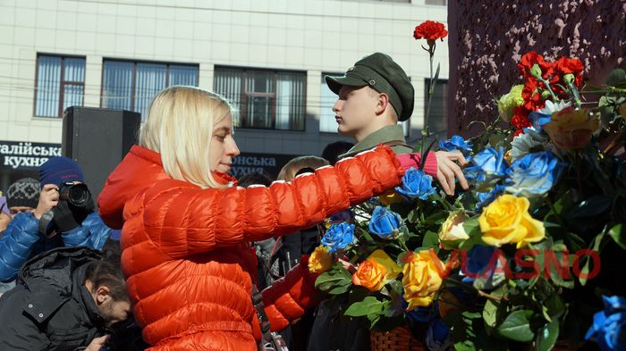 Із почесною вартою минулого століття відкривали пам'ятну дошку галицьким воїнам у Вінниці 