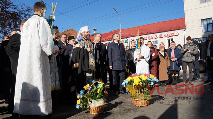 Із почесною вартою минулого століття відкривали пам'ятну дошку галицьким воїнам у Вінниці 