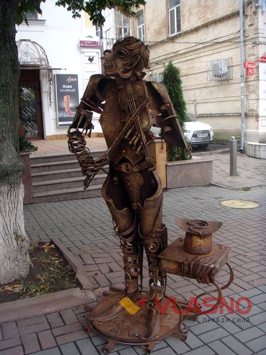 скульптура скрипаля у Вінниці фото