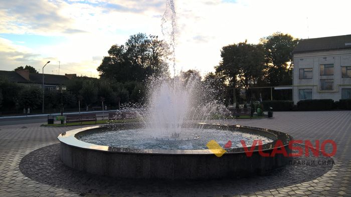 http://vlasno.info/politika/vlada/mistseva/item/13104-na-vinnychchyni-liudy-vyidut-na-toloku-shchob-vstyhnuty-vidkryty-ploshchu-do-sviata
