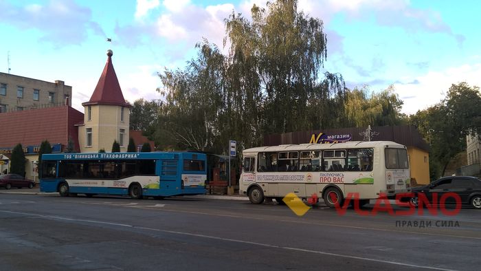 http://vlasno.info/politika/vlada/mistseva/item/13104-na-vinnychchyni-liudy-vyidut-na-toloku-shchob-vstyhnuty-vidkryty-ploshchu-do-sviata