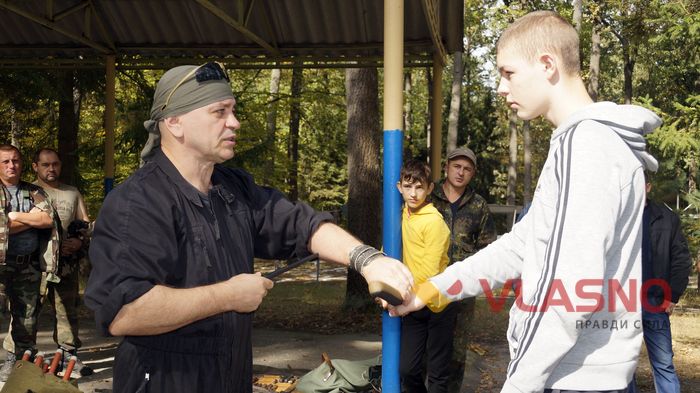 Рукопашний бій, холодна зброя і таємниці диверсантів – під Вінницею триває військовий вишкіл