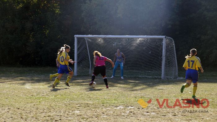 жіночий футбольний турнір-4