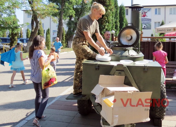 футбольний матч серед атовців фото