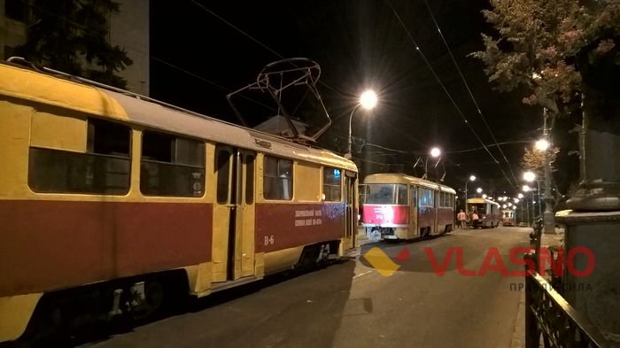 зупинка транспорту фото