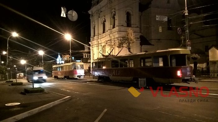 зупинка транспорту фото