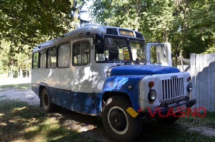 шкільний автобус у селі Митки фото