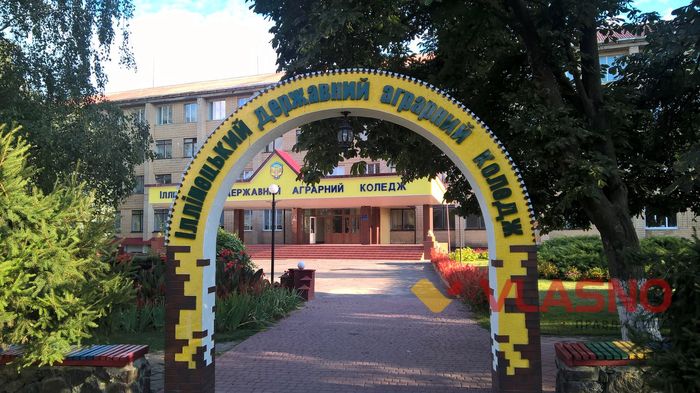 Доярці встановили погруддя у місті на Вінниччині