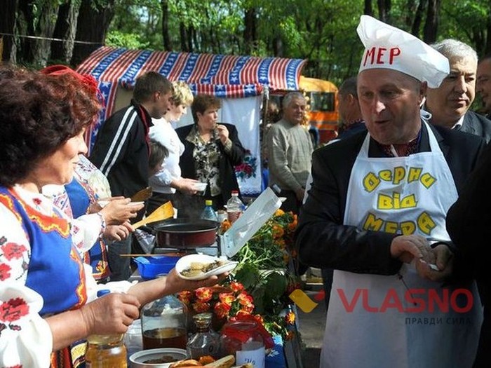 мер Коростеня на фестивалі дерунів фото