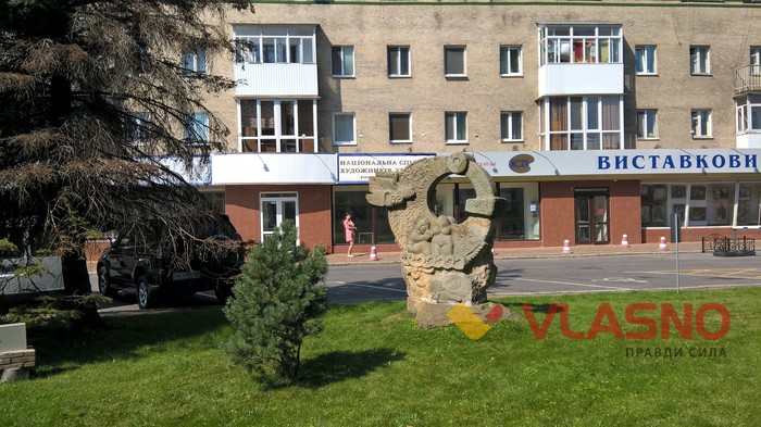 скульптури у центрі Вінниці фото