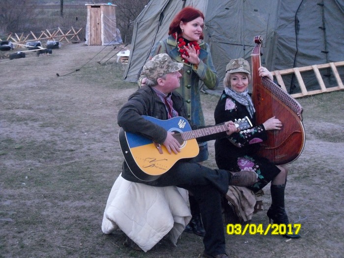 народний артист України Олег Білик на передовій фото