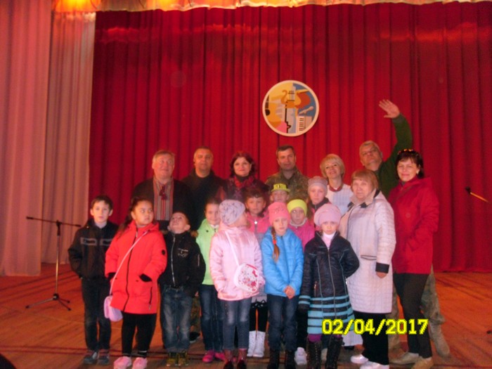 народний артист України Олег Білик на передовій фото