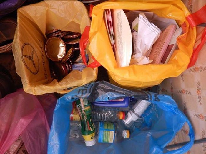 Стрижавські школярі купили чотири тенісних столи, продавши вторсировину