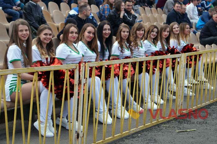 Танці черлідерок та Аллегрова у виконанні ультрас: вінницька «Нива» продовжує перемагати