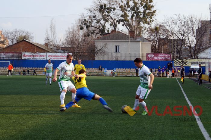 Танці черлідерок та Аллегрова у виконанні ультрас: вінницька «Нива» продовжує перемагати