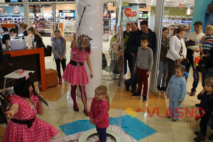 Мильні бульбашки та імбирне печиво «розповідали» вінничанам про людей з аутизмом (ФОТО)