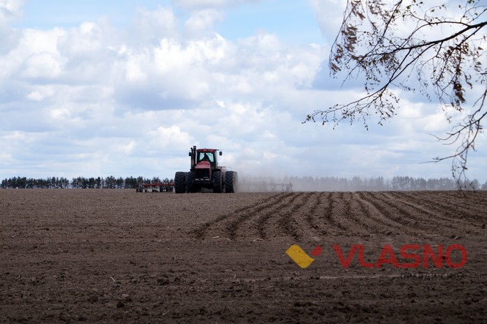 Жителі вінницького села цілодобово стережуть свої землі