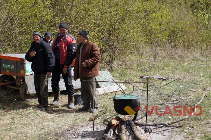 Жителі вінницького села цілодобово стережуть свої землі
