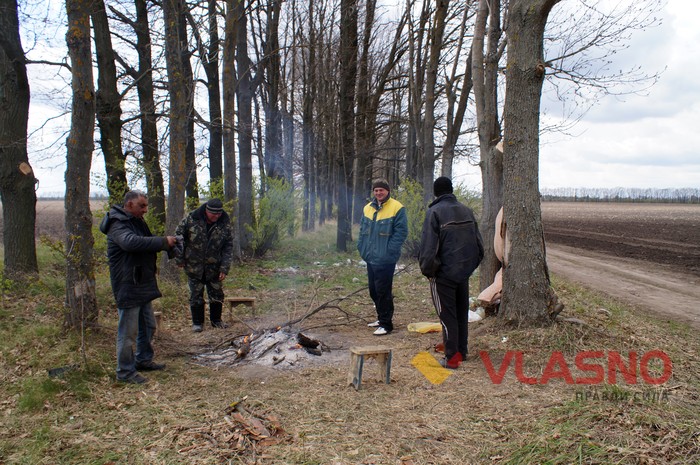 Жителі вінницького села цілодобово стережуть свої землі