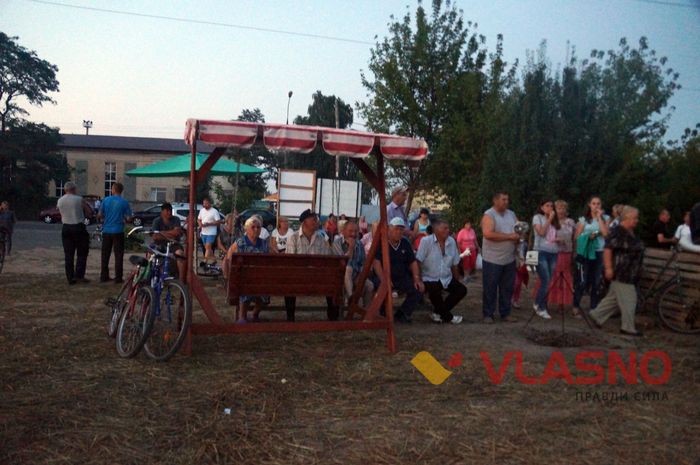 перегляд фільму "Місце на кладовищі" в Сабарові фото