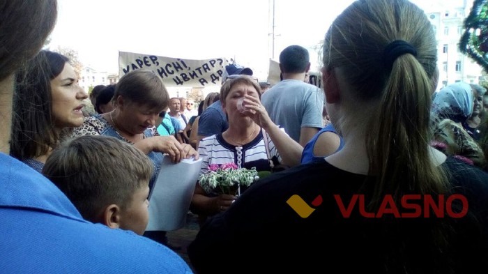 протест сабарівчан під Вінницькою радою фото