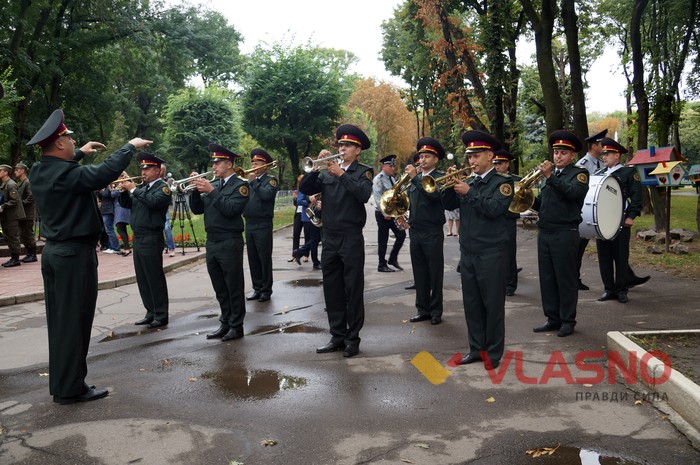 вшанування пам'яті загиблих правоохоронців у Вінниці фото