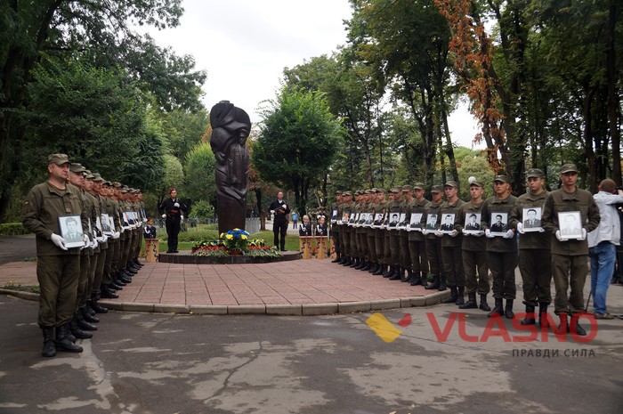 вшанування пам'яті загиблих правоохоронців у Вінниці фото
