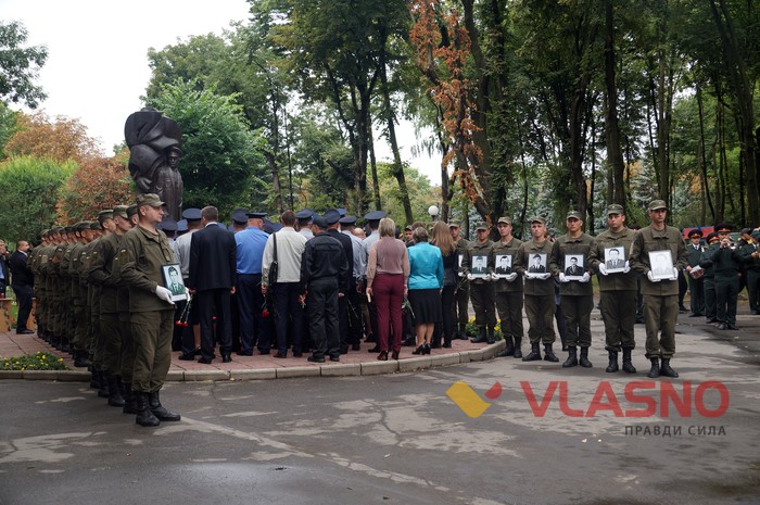 вшанування пам'яті загиблих правоохоронців у Вінниці фото