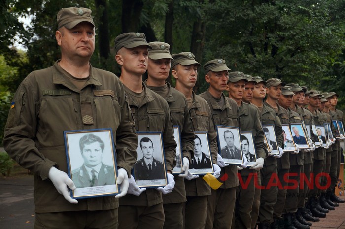 вшанування пам'яті загиблих правоохоронців у Вінниці фото