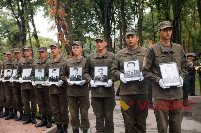 вшанування пам'яті загиблих правоохоронців у Вінниці фото