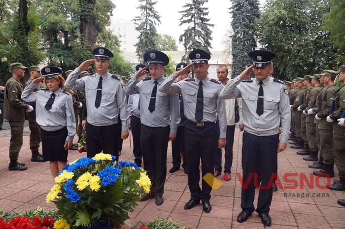 вшанування пам'яті загиблих правоохоронців у Вінниці фото