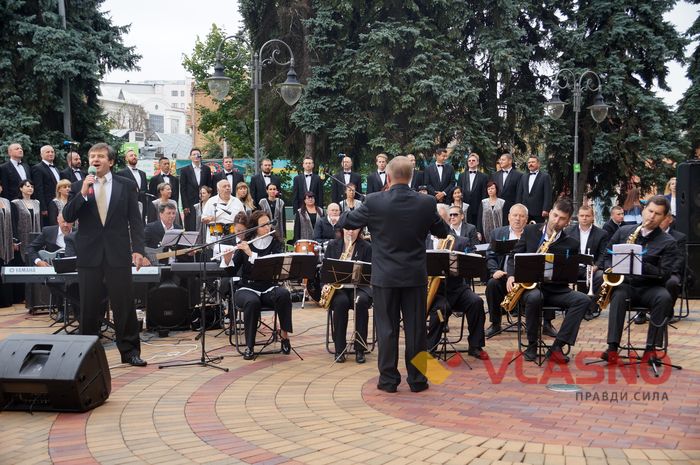 підняття українського прапору у Вінниці фото