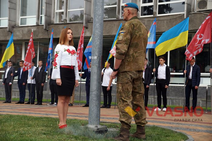 підняття українського прапору у Вінниці фото