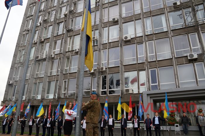 підняття українського прапору у Вінниці фото