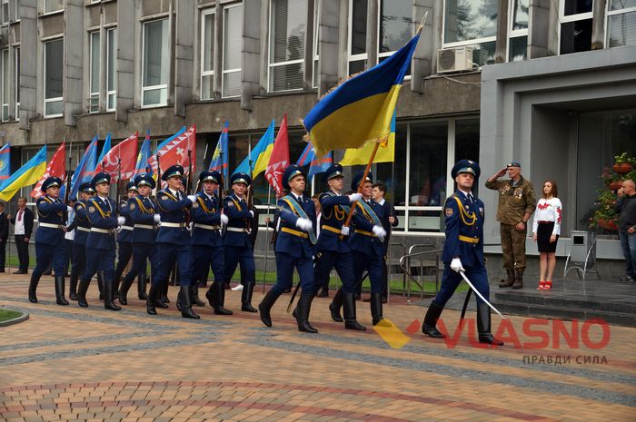 підняття українського прапору у Вінниці фото